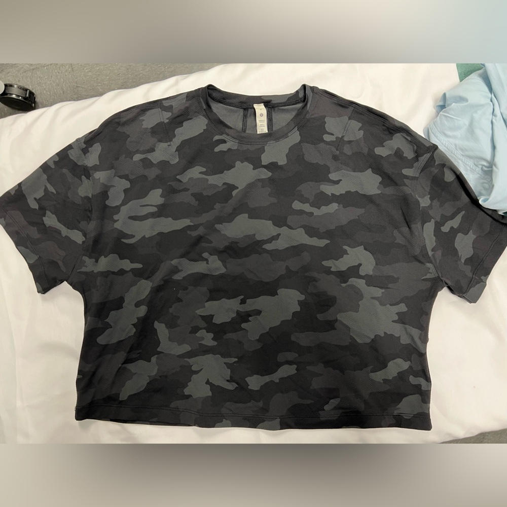 Lululemon Gray Camo cropped top